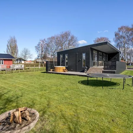 5 Bedroom Amazing In Tatil Evi Haderslev