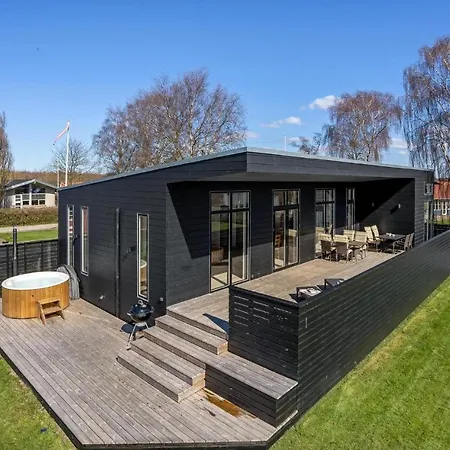 Holiday home 5 Bedroom Amazing In